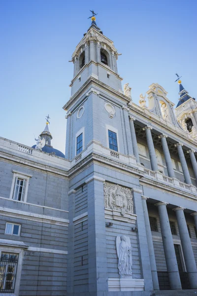 Antika Almudena-katedralen — Stockfoto