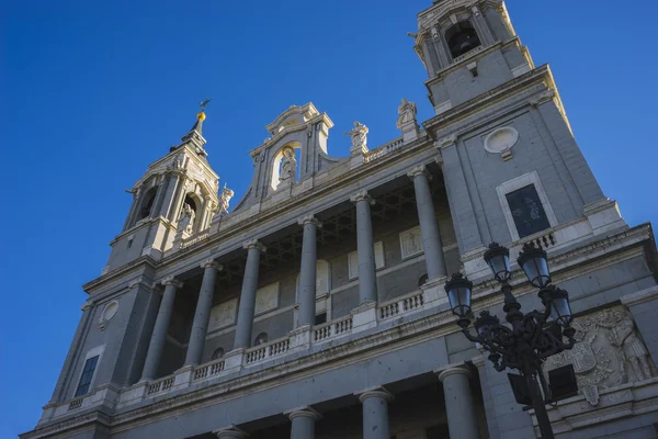 Catedral de la Almudena, situada en la zona de los Habsburgo, classi —  Fotos de Stock