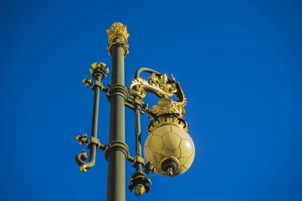 Lampadaire, cour principale du palais royal de Madrid — Photo