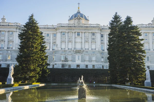 Zahrad Sabatini v královský palác — Stock fotografie