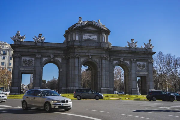 Madrid 'deki Alcala Kapısı — Stok fotoğraf