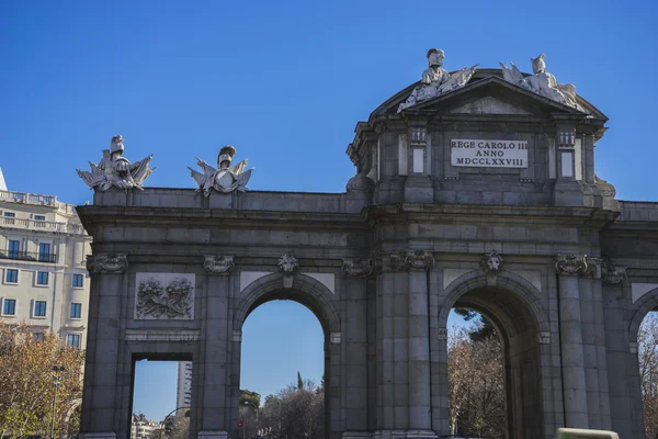 Efsanevi alcala kapı İspanya, Madrid başkenti — Stok fotoğraf