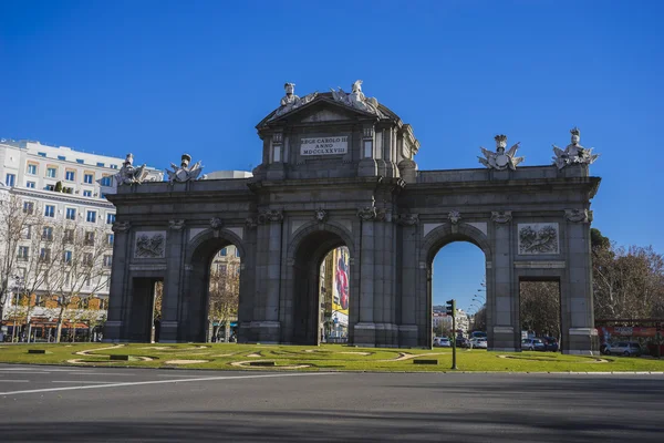 Efsanevi alcala kapı İspanya, Madrid başkenti — Stok fotoğraf