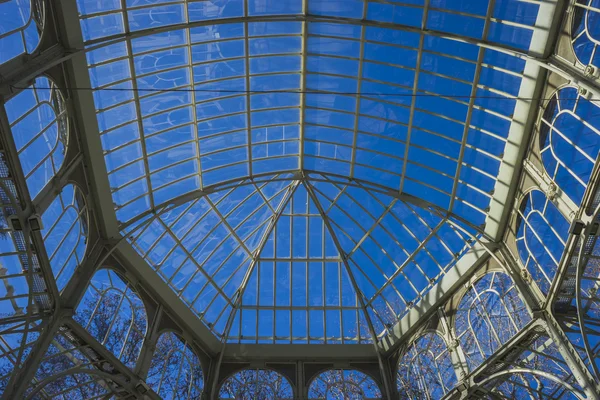 Palais de cristal dans le parc du Retiro — Photo