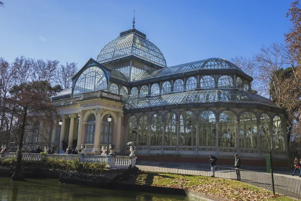 Palais de cristal dans le parc du Retiro — Photo