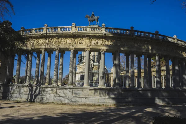 Monumento en el parque del Retiro, Madrid — Foto de Stock