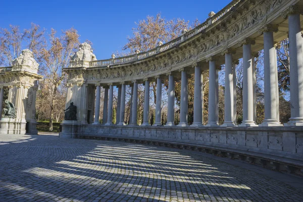 Pomnik w parku Retiro, Madryt — Zdjęcie stockowe