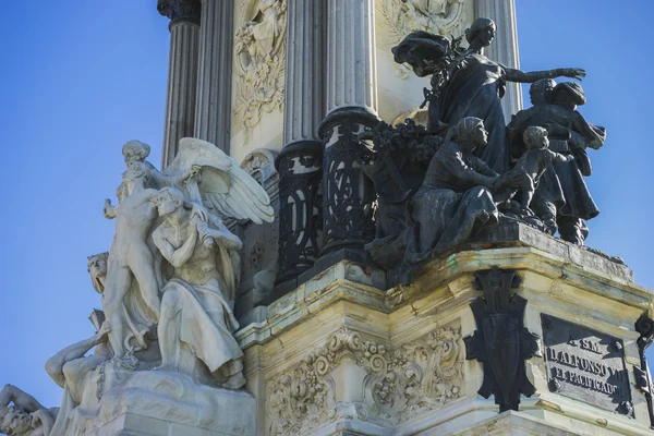 Esculturas de Bronze de Monumento ao Rei Alfonso XII — Fotografia de Stock