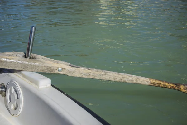 Botes de remos, Lago en el Parque del Retiro, Madrid España — Foto de Stock