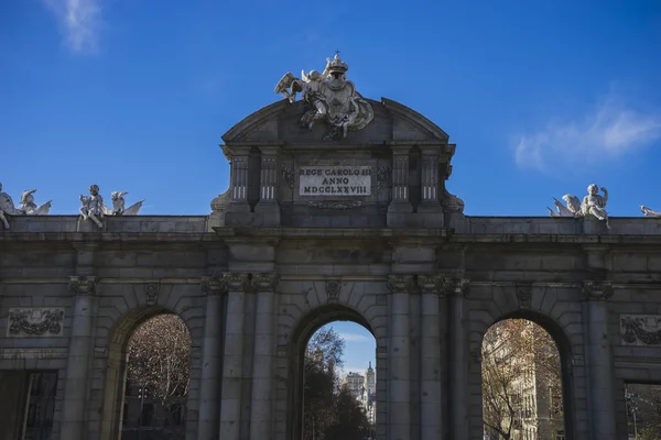 Efsanevi alcala kapı İspanya, Madrid başkenti — Stok fotoğraf