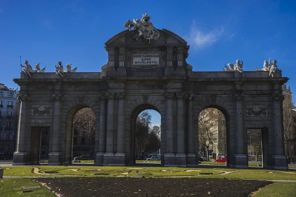 Mítica puerta alcala en la capital de España, Madrid — Foto de Stock