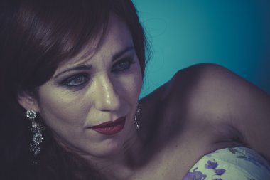 güzel bir kadın kılığında 