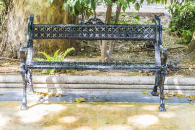 Marbella bankada demir