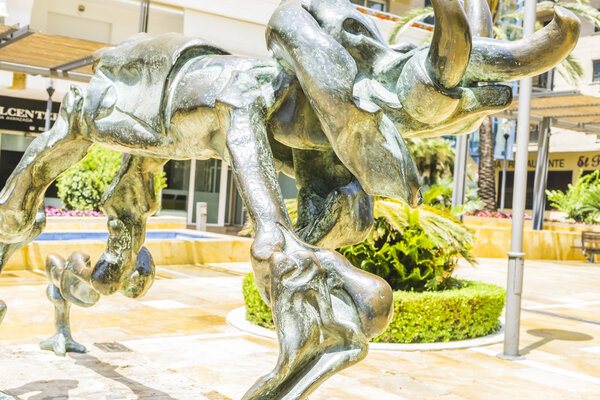 бронзовая скульптура Дали в Марбелье
 