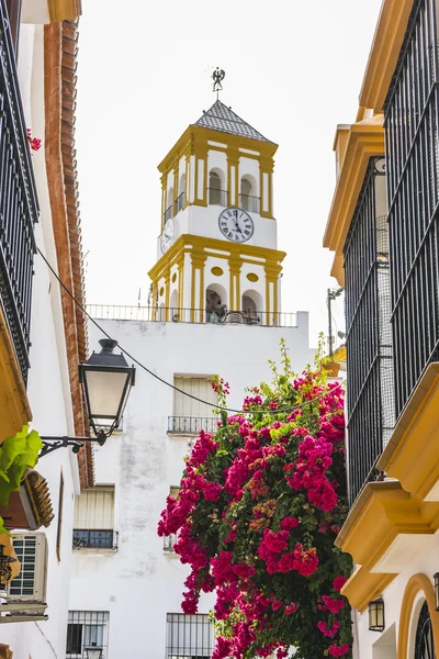 Igreja, arquitetura e ruas — Fotografia de Stock