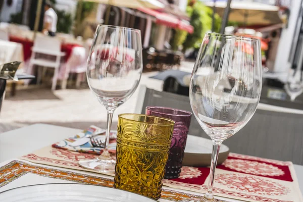 Empty glasses on table — Stock Photo, Image