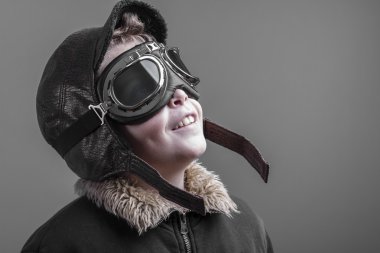 gelecekteki pilot giyen şapka