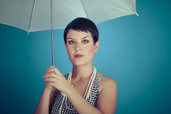 Menina segurando guarda-chuva — Fotografia de Stock