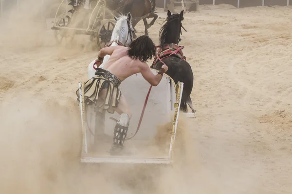 Romeinse strijdwagen over gladiatoren strijd — Stockfoto