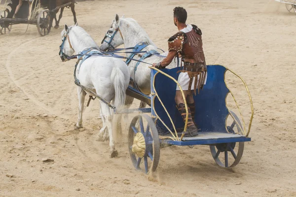 Conquista, carros romanos en la arena del circo, guerreros luchadores — Foto de Stock