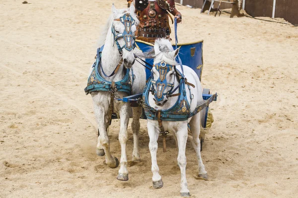 Carruaje romano sobre gladiadores lucha — Foto de Stock