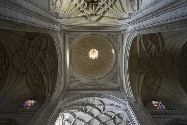 Vnitřek gotické katedrále Segovia — Stock fotografie
