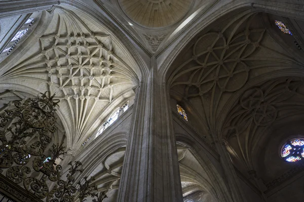 Wnętrze gotyckiej katedry w Segowii — Zdjęcie stockowe