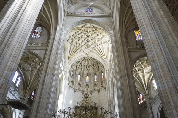 Innenraum der gotischen Kathedrale von Segovia — Stockfoto