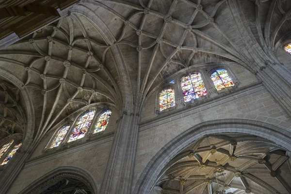 Innenraum der gotischen Kathedrale von Segovia — Stockfoto