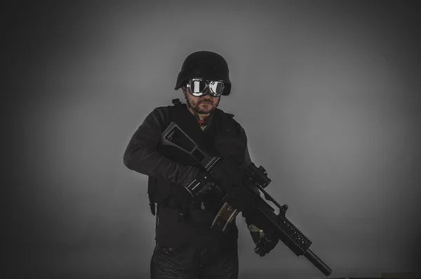 Airsoft player holding gun — Stock Photo, Image