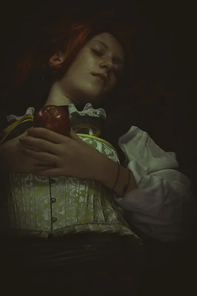 Dívka s zelíčko ležící — Stock fotografie