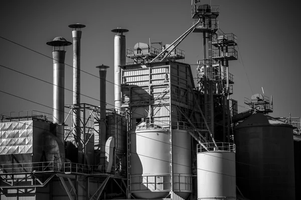 Промисловості, нафтопереробний завод — стокове фото