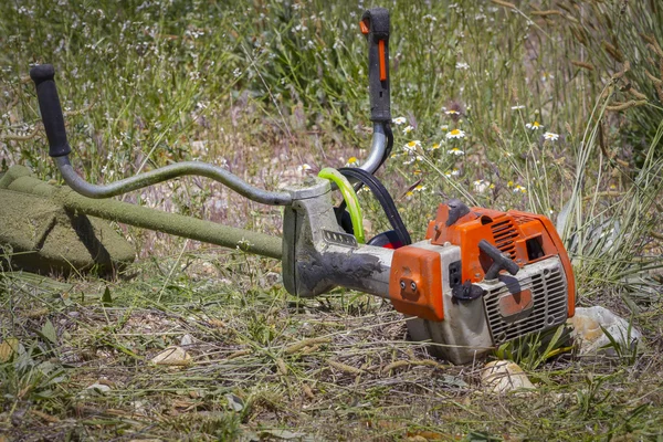 Brush cutter in a garden — Stock Photo, Image