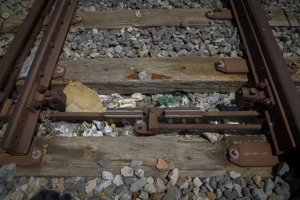 Cambio de agujas, rieles de tren, detalle de los ferrocarriles en España —  Fotos de Stock