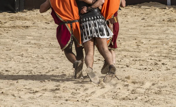 Gladiatoren kämpfen in der Arena — Stockfoto