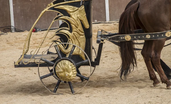 Cavalos e carros de lutas gladiatórias romanas, representação — Fotografia de Stock