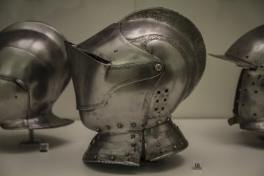 Ortaçağ demir zırh