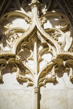  Katedral'ın üzerindeki heykeller