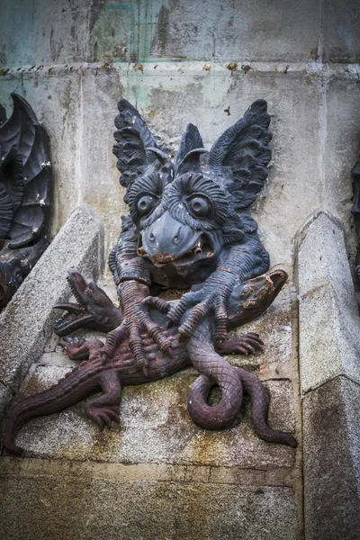 Rzeźba z brązu potwora — Zdjęcie stockowe