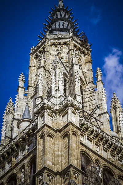 Tower of  toledo cathedral — Stock Photo, Image