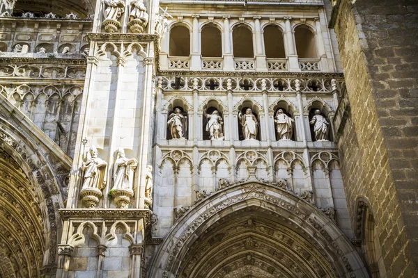 Toledo Cathedral facade — Stock Photo, Image