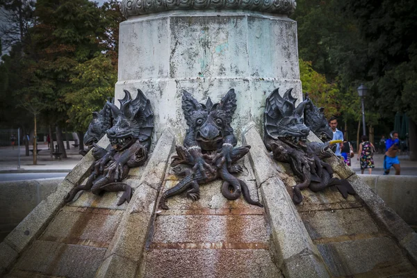 Скульптуры демонических монстров — стоковое фото