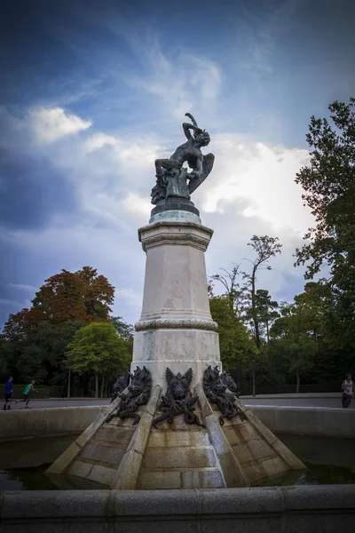 Escultura anjo caído — Fotografia de Stock