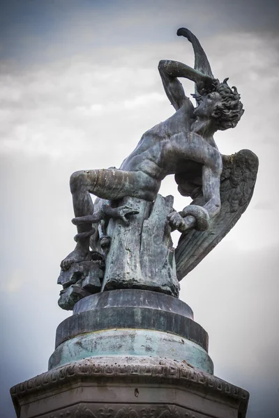 Fallen angel  sculpture — Stock Photo, Image