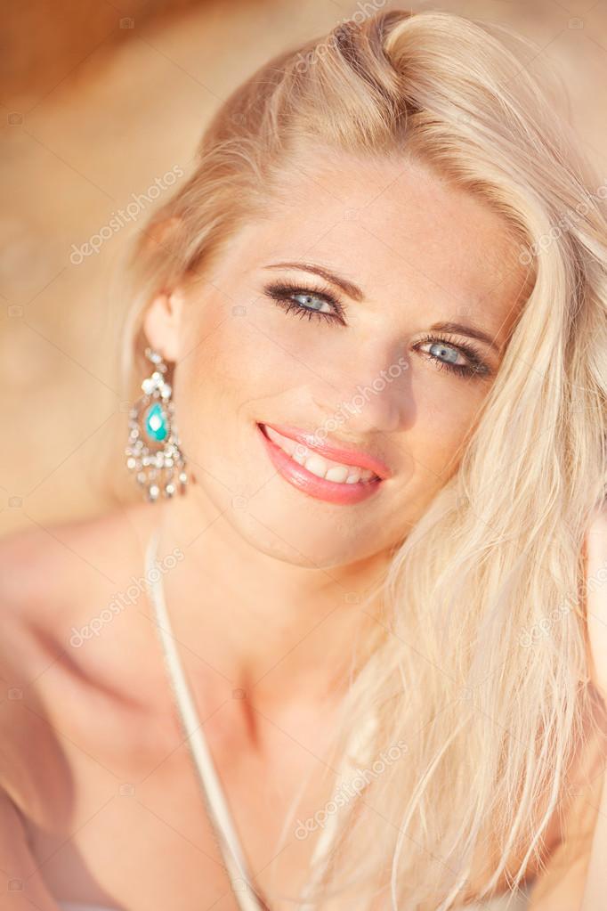 Blonde frauen mit langen haaren