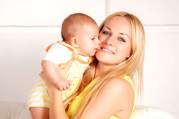 母亲和她的新生儿 Baby.Maternity 概念. 免版税图库图片
