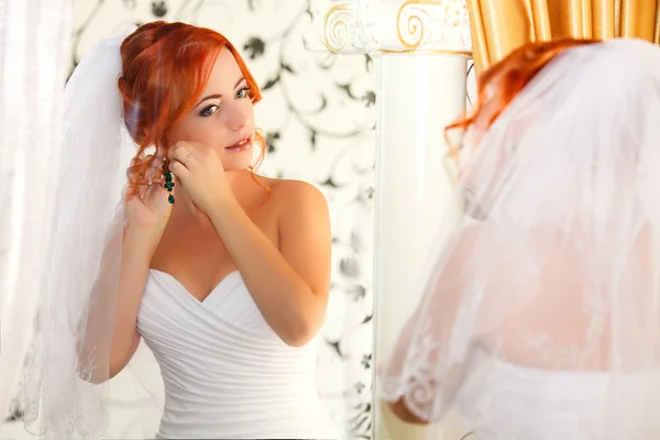 Close up of beautiful woman wearing shiny diamond earrings — Stock Photo, Image