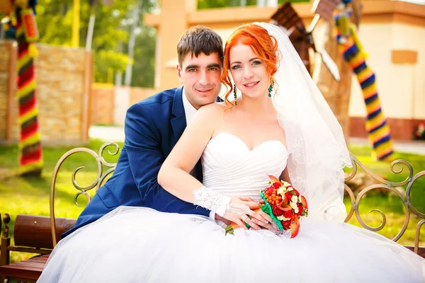 Bride and groom — Stock Photo, Image