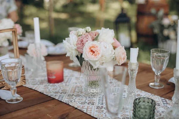 Décorations Bois Fleurs Sauvages Servies Sur Table Fête — Photo