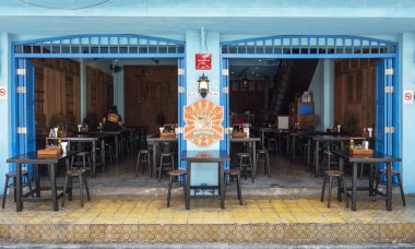 Bangkok, Tayland - 24 Ekim 2020: Baan PadThai, Bangkok 'taki Michelin onaylı şehriye restoranı, Covid-19 tecridi sırasında turist eksikliği nedeniyle boş.